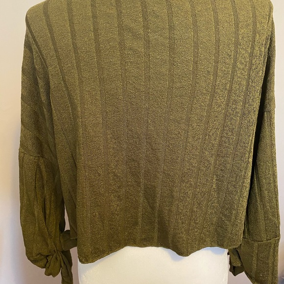 Zara subtle striped crop top - Picture 3 of 3